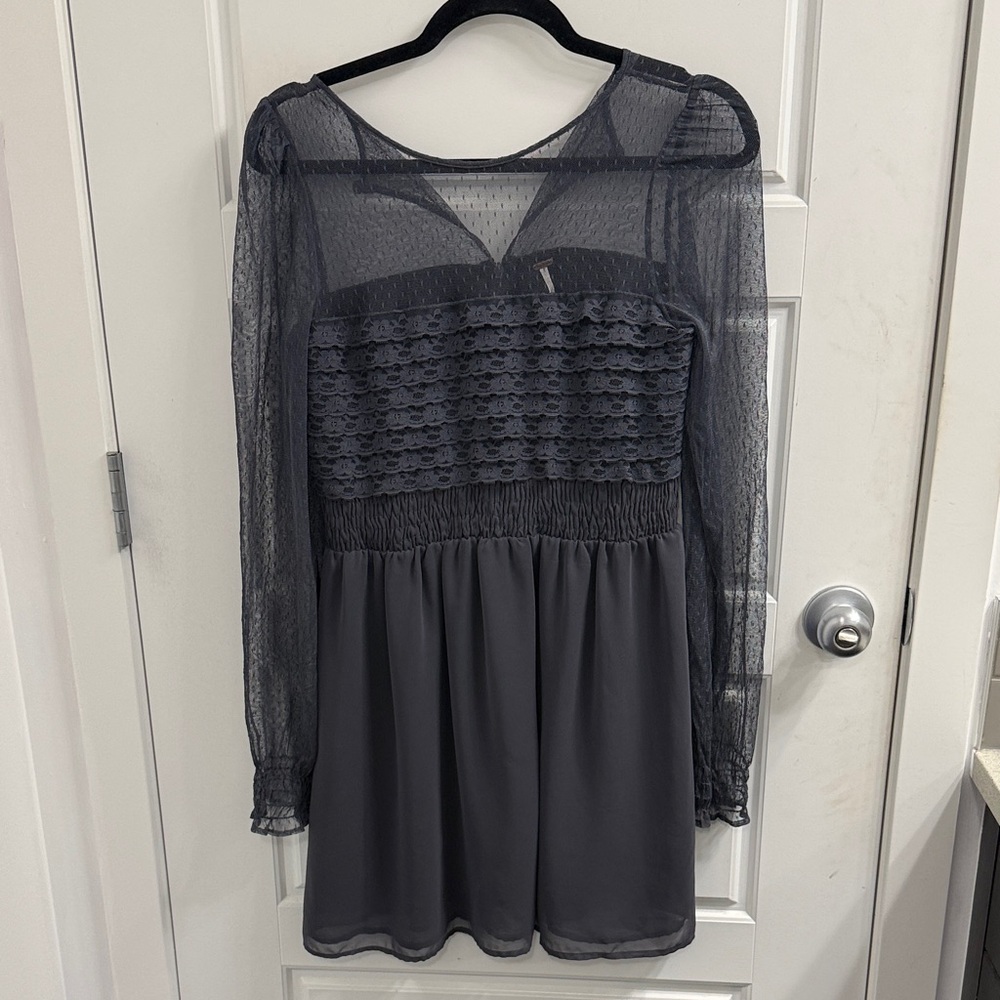 3/$30 Free people Gray Sheer Long‎ Sleeve Lace Dress Size 6